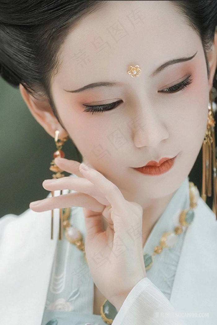 调教羞辱白嫩尤物女帝h